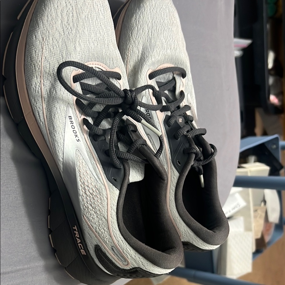 Brooks Trace Running Shoes - White and Black